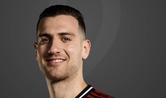 曼联欲卖穆帅引援最后独苗，皇马拜仁感兴趣！阿莫林想加强边翼卫