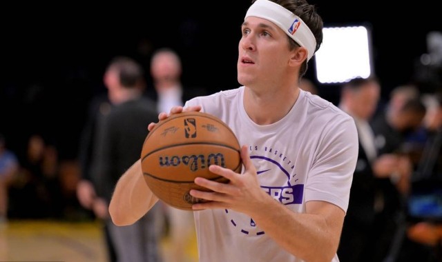 富保罗播客引发湖人内乱 詹姆斯在借他逼走里夫斯？