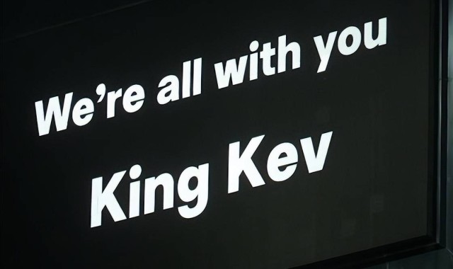 国王凯文激励喜鹊！纽卡斯尔补时绝杀4-3惊天逆转利兹联