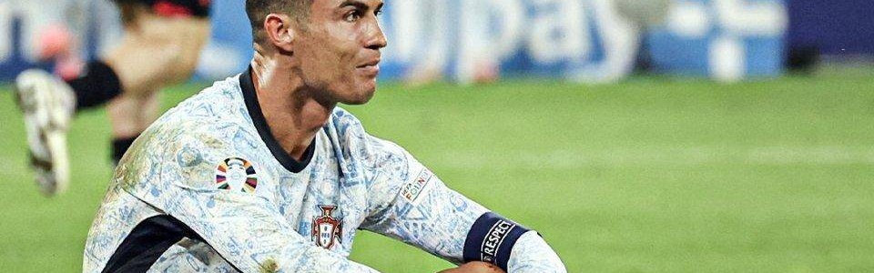 球王梅西再创神迹！书写37次小组赛100%晋级，C罗却三度止步