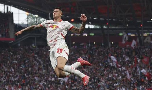 22岁德甲妖锋横空出世,,看不上沙特土豪,,转会费1亿欧两大豪门疯抢