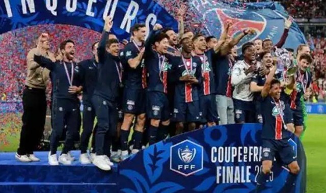 单赛季六冠有多难？历史仅三队做到，巴黎差点七冠，09梅西太恐怖