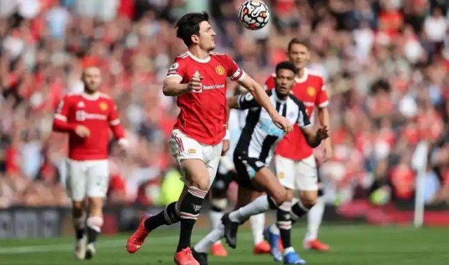 7500万欧天价！曼联纽卡疯抢22岁锋霸，谁能笑到最后？