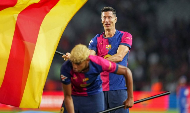 莱万哑火！距巴萨百球仅一步，金靴被姆巴佩抢跑？弗里克如何破局？