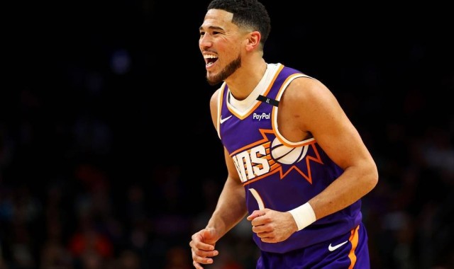 多…多少？曝布克正在与太阳商讨2年1.5亿续约合同