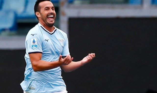 越老越妖！37岁佩刀再次出鞘：替补5分钟2球斩MVP 创意甲30年奇观