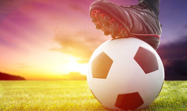 AC米兰官宣续约莱奥至2028年：年薪700万欧锁定未来核心，红黑军团开启新篇章