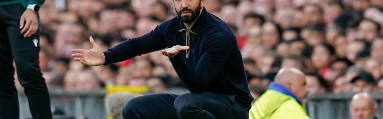 曼晚：没世俱杯没欧冠，曼联只能在休赛期想想怎么赚钱