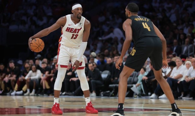 阿伦22+9阿德巴约22分 骑士大胜热火3-0拿到赛点