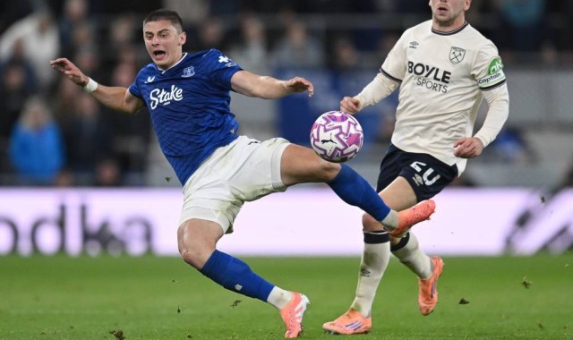 努诺执教首秀止连败 西汉姆联1-1埃弗顿
        
    努诺执教首秀止连败 西汉姆联1-1埃弗顿