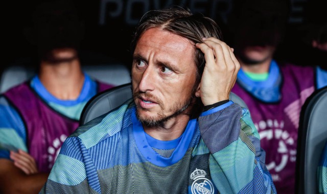 莫德里奇加盟AC米兰：红黑军团新篇章的领航者！