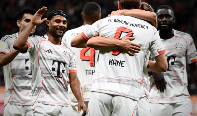 稳坐德甲榜首之位，拜仁客场3-0完胜法兰克福，主教练孔帕尼点评比赛