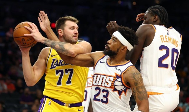 季前赛-东契奇25+7里夫斯25分 太阳击败湖人