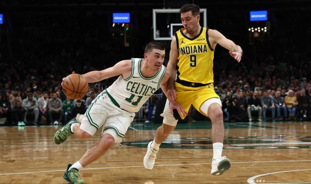 西亚卡姆32+10布朗30+10 步行者不敌凯尔特人3连败