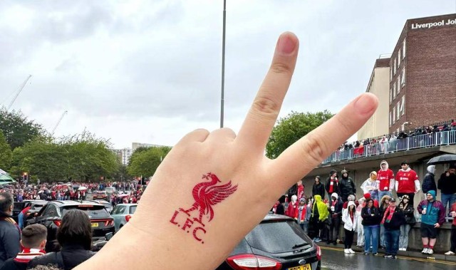 利物浦英超夺冠游行发生汽车冲撞人群事件 中国球迷：我们与危险擦身而过｜封面深镜