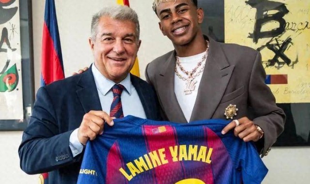 16岁！亚马尔成巴萨新10号，续约至2031年，他想走出自己的路