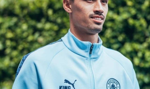 今天是赖因德斯27岁生日，曼城祝福：生日快乐，盼尽快主场见到你