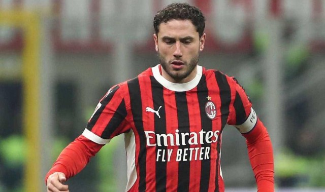 AC米兰右后卫引援计划面临挑战，法甲新星因转会费过高遭冷却