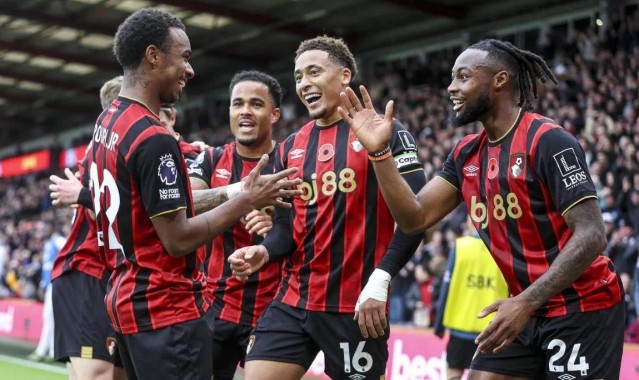 一场2-0诞生英超最大黑马，夏窗后防被挖空，如今力压利物浦、曼城排第二