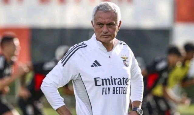 穆帅含泪重返斯坦福桥！1句话撕破切尔西5年伤疤太扎心