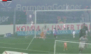 3-1，格里马尔多任意球双响，9人德甲第12掀翻德甲第2，滕哈赫前东家赛季首胜