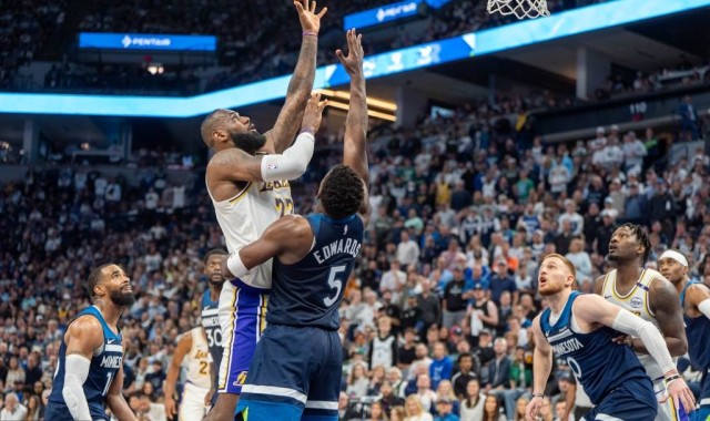 东詹合计空砍65分 湖人不敌森林狼总分1-3被夺赛点