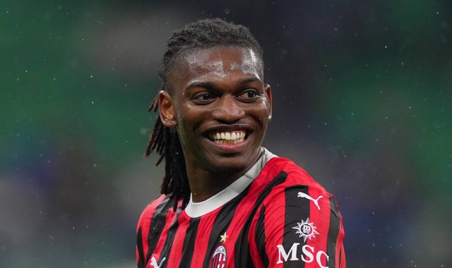 惊爆！利物浦正式询价莱奥！拜仁秘密会谈曝光，米兰死守1.3亿防线！