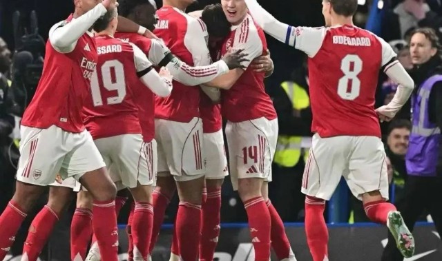 3-2！阿森纳斯坦福桥封神：赛季16人进球露冠军相，温格纪录作古