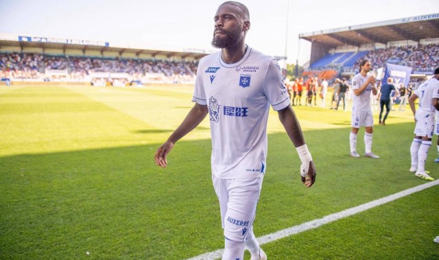 法甲第15夺得首胜：尼斯3-1逆袭欧塞尔，22岁卢谢送出两次助攻