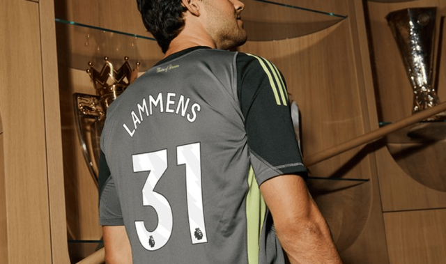 拉门斯穿曼联31号球衣原因曝光，致敬前辈！经纪人长相让球迷爆笑