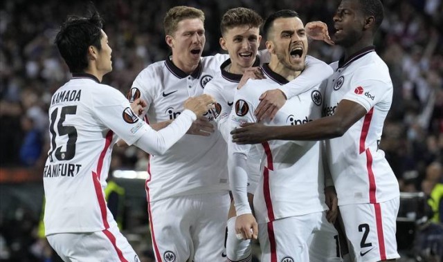 德甲：勒沃库森VS法兰克福，十年比分专家最新预测