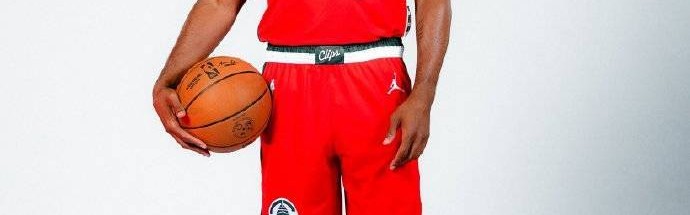 保罗身着3号球衣亮相：回归快船是不需要思考的决定