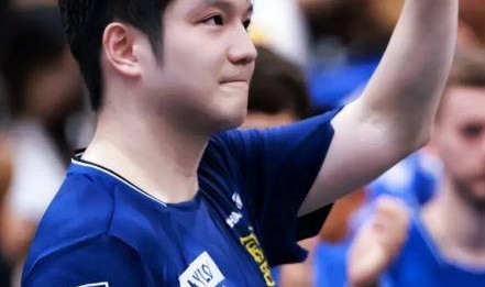 3比0大获全胜！樊振东欧冠首秀取得开门红，国乒奥运冠军笑容灿烂