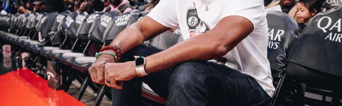 NBA宣传大使科林斯接受脑瘤治疗 6月刚与男友完婚