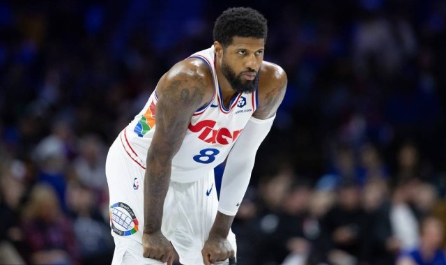 乔治近期训练受伤 已接受左膝关节镜手术