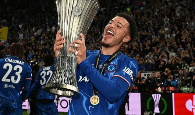 桑乔面临双向选择，降薪留在切尔西，或回曼联坐冷板凳