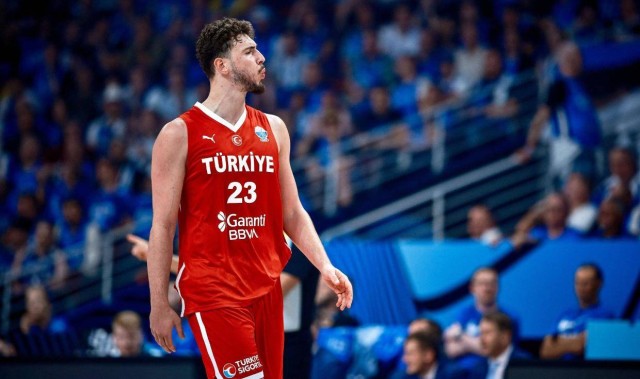 欧洲杯MVP投票：申京暂时领跑 约老师字母分列23