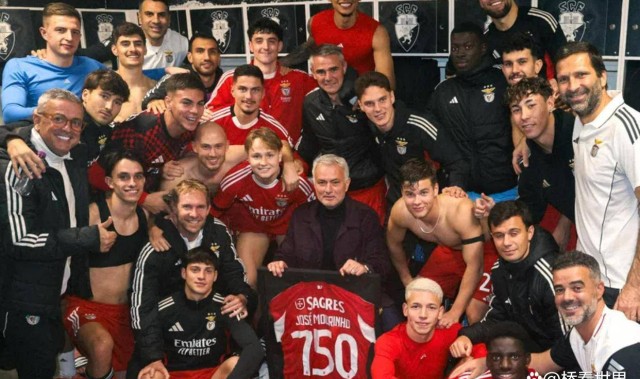 穆里尼奥更衣室收获惊喜礼物？昔日水货谁竟逆袭成中场核心？