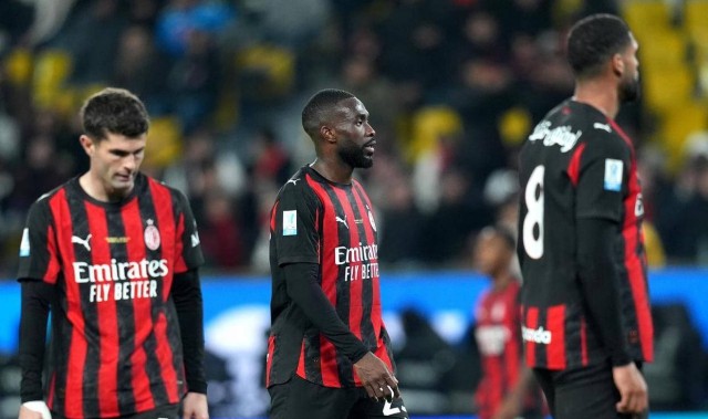 AC米兰赛季风雨飘摇！杯赛双线全失，意甲若无冠将面临彻底失望