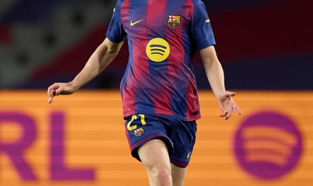 巴萨球迷涌入斯坦福桥，欧冠晋级战一触即发