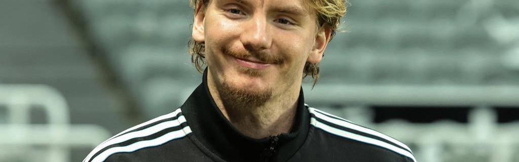 英格兰联赛杯半决赛首回合：曼城首回合2-0纽卡 塞梅尼奥连场破门+进球被吹谢尔基建功