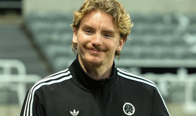 英格兰联赛杯半决赛首回合：曼城首回合2-0纽卡 塞梅尼奥连场破门+进球被吹谢尔基建功