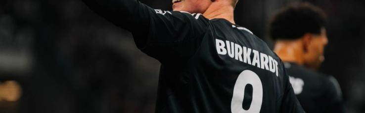 5-1逆转创造历史！欧冠大黑马浮现：登上榜首5万球迷狂欢