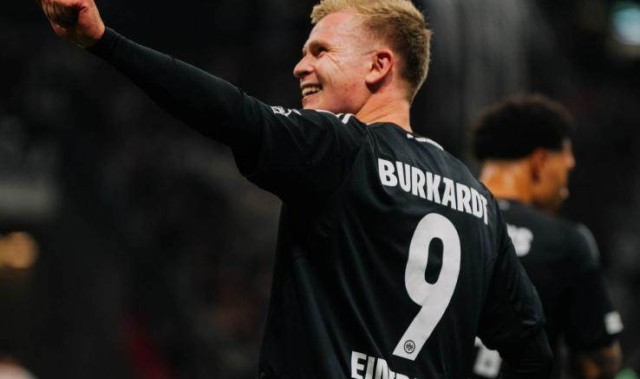 5-1逆转创造历史！欧冠大黑马浮现：登上榜首5万球迷狂欢