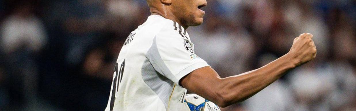 姆巴佩罕见帽子戏法，欧冠进球数超60，追赶C罗王者