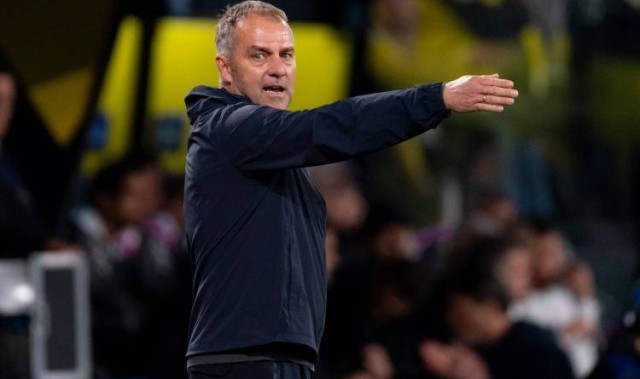 西甲爆冷夜！巴列卡诺争议判罚中阻截巴萨，主帅怒批VAR效率崩坏，弗里克点出门将封神时刻