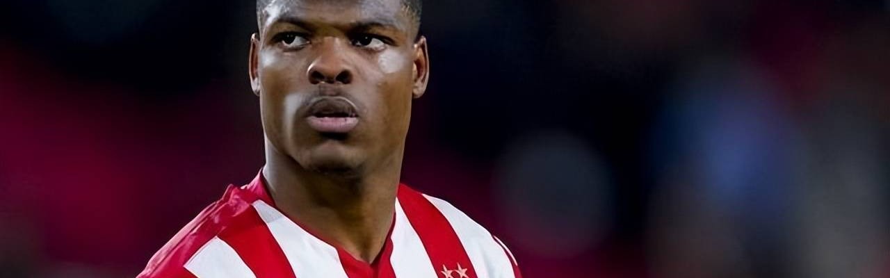 福勒建议邓弗里斯接受心理治疗，斯洛特的个人才华被忽视