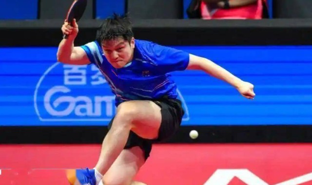 25欧站票炒到180欧！28岁樊振东让18万德国小城沸腾，德甲60周年首页把他放进传奇C位