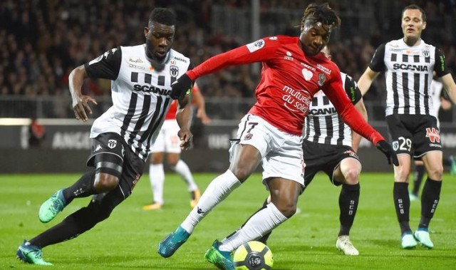 法甲焦点战：里昂主场冲欧战抢分，昂热客场保级绝地求生