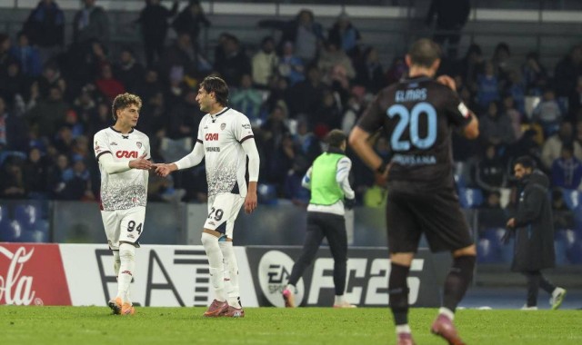 老兵不死！瓦尔迪赛前领取意甲11月最佳球员奖杯，38岁依然闪耀